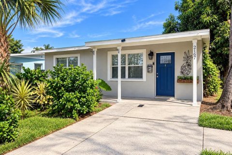 House in Saint Petersburg, Florida 2 bedrooms, 65.4 sq.m. № 2360365