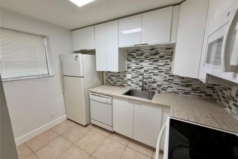 Copropriété à louer à Pompano Beach, Floride: 2 chambres, 77.11 m2 № 1925902 - photo 4