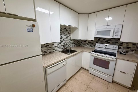 Copropriété à louer à Pompano Beach, Floride: 2 chambres, 77.11 m2 № 1925902 - photo 5