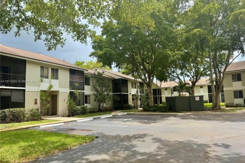 Copropriété à louer à Pompano Beach, Floride: 2 chambres, 77.11 m2 № 1925902 - photo 1