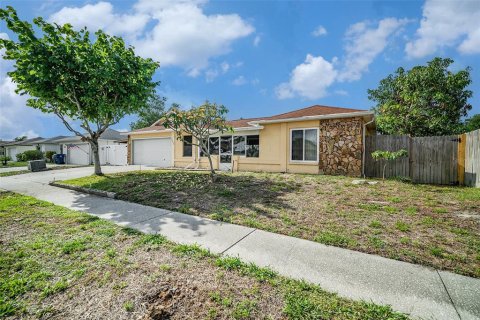 House in Holiday, Florida 3 bedrooms, 157 sq.m. № 1689803 - photo 5