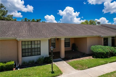 House in New Port Richey, Florida 2 bedrooms, 109.07 sq.m. № 2112333