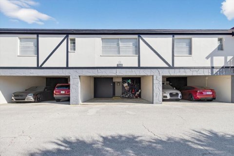 Condo in Dunedin, Florida, 4 bedrooms № 2217773 - photo 6