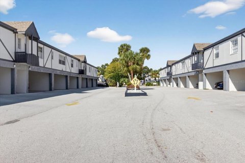 Condo in Dunedin, Florida, 4 bedrooms № 2217773 - photo 7