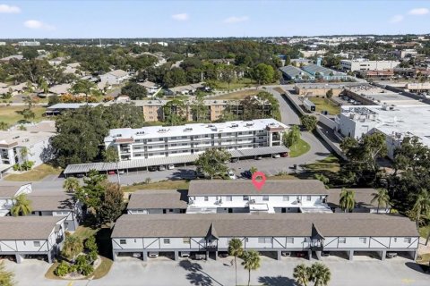 Condo in Dunedin, Florida, 4 bedrooms № 2217773 - photo 4