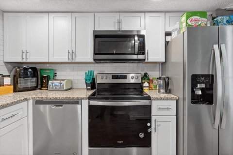 Condo in Dunedin, Florida, 4 bedrooms № 2217773 - photo 18