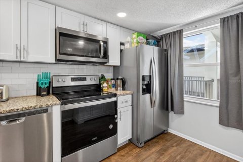 Condo in Dunedin, Florida, 4 bedrooms № 2217773 - photo 22