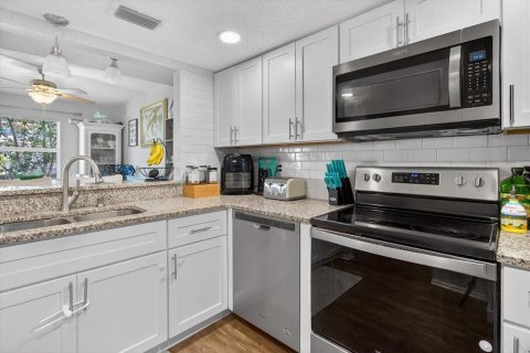Condo in Dunedin, Florida, 4 bedrooms № 2217773 - photo 17
