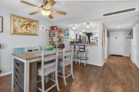 Condo in Dunedin, Florida, 4 bedrooms № 2217773 - photo 26