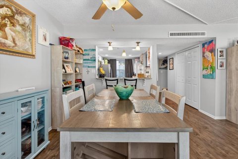 Condo in Dunedin, Florida, 4 bedrooms № 2217773 - photo 27