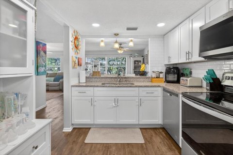 Condo in Dunedin, Florida, 4 bedrooms № 2217773 - photo 19