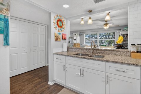 Condo in Dunedin, Florida, 4 bedrooms № 2217773 - photo 20