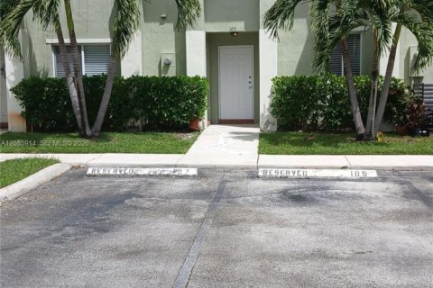 Touwnhouse à Hollywood, Floride 2 chambres, 133.78 m2 № 2361967