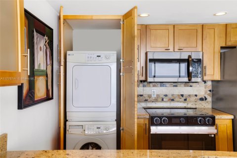 Condominio en venta en North Bay Village, Florida, 2 dormitorios, 95.69 m2 № 1705480 - foto 9
