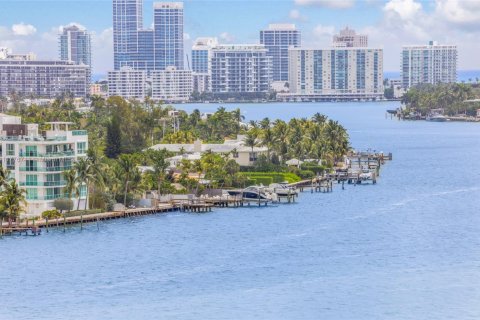 Condominio en venta en North Bay Village, Florida, 2 dormitorios, 95.69 m2 № 1705480 - foto 17