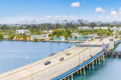 Condominio en venta en North Bay Village, Florida, 2 dormitorios, 95.69 m2 № 1705480 - foto 18