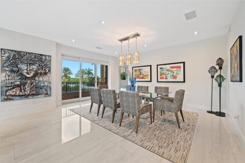 Condo in Coral Gables, Florida, 3 bedrooms  № 1845859 - photo 2