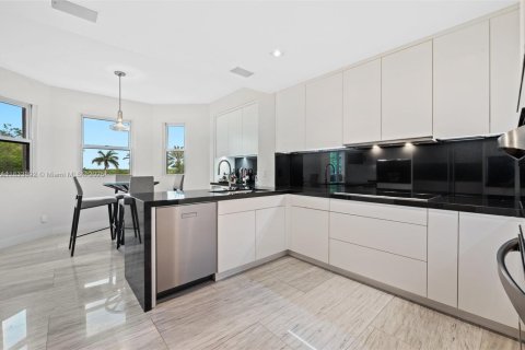 Condo in Coral Gables, Florida, 3 bedrooms  № 1845859 - photo 11