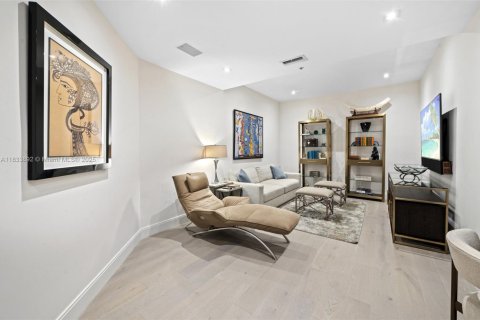 Condo in Coral Gables, Florida, 3 bedrooms  № 1845859 - photo 13