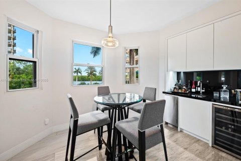 Condo in Coral Gables, Florida, 3 bedrooms  № 1845859 - photo 9