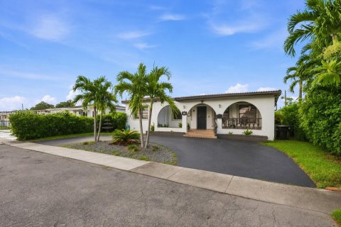 Villa ou maison à Hialeah, Floride 3 chambres, 140.75 m2 № 2265855