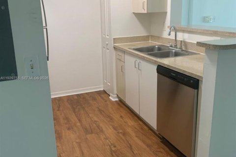 Снять в аренду кондоминиум в Пемброк-Пайнс, Флорида 1 спальня, 68.93м2, № 2053232 - фото 5