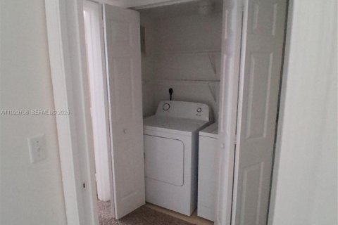 Снять в аренду кондоминиум в Пемброк-Пайнс, Флорида 1 спальня, 68.93м2, № 2053232 - фото 17