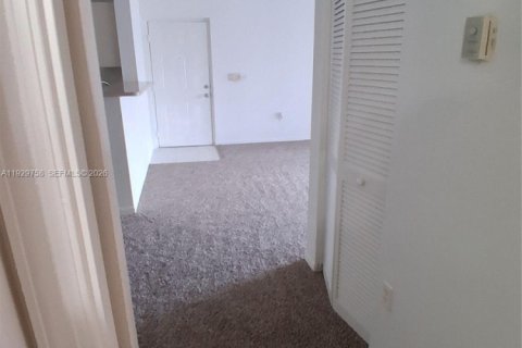 Снять в аренду кондоминиум в Пемброк-Пайнс, Флорида 1 спальня, 68.93м2, № 2053232 - фото 22