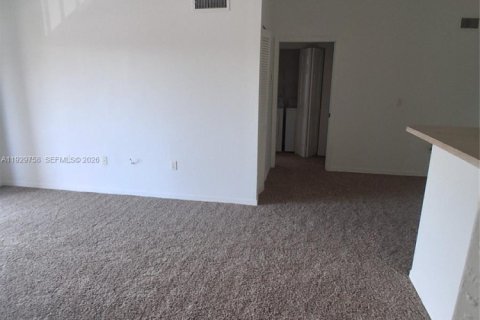 Снять в аренду кондоминиум в Пемброк-Пайнс, Флорида 1 спальня, 68.93м2, № 2053232 - фото 9