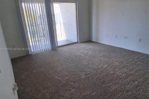 Снять в аренду кондоминиум в Пемброк-Пайнс, Флорида 1 спальня, 68.93м2, № 2053232 - фото 11