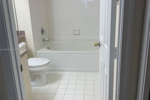 Снять в аренду кондоминиум в Пемброк-Пайнс, Флорида 1 спальня, 68.93м2, № 2053232 - фото 24