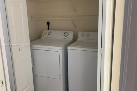 Снять в аренду кондоминиум в Пемброк-Пайнс, Флорида 1 спальня, 68.93м2, № 2053232 - фото 14