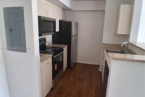 Снять в аренду кондоминиум в Пемброк-Пайнс, Флорида 1 спальня, 68.93м2, № 2053232 - фото 4