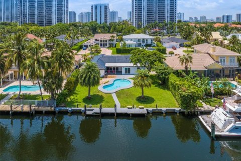 Casa en venta en Hallandale Beach, Florida, 3 dormitorios, 228.73 m2 № 1845973 - foto 1