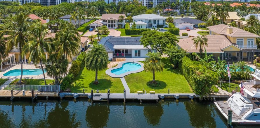Casa en Hallandale Beach, Florida 3 dormitorios, 228.73 m2 № 1845973