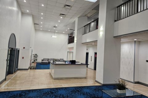 Купить коммерческую недвижимость в Норт-Майами, Флорида № 1986474 - фото 17