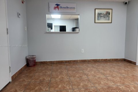 Купить коммерческую недвижимость в Норт-Майами, Флорида № 1986474 - фото 2