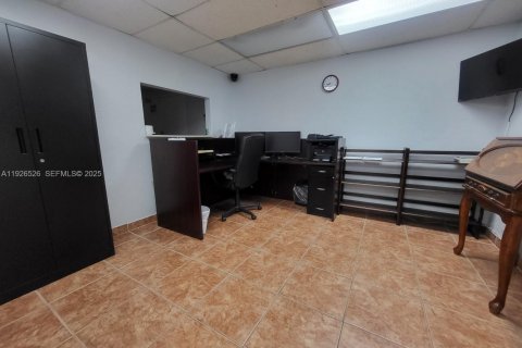 Купить коммерческую недвижимость в Норт-Майами, Флорида № 1986474 - фото 10