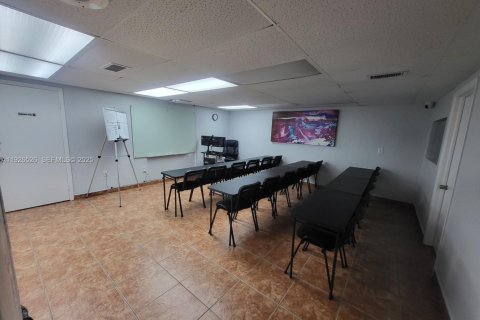 Купить коммерческую недвижимость в Норт-Майами, Флорида № 1986474 - фото 6