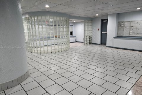 Купить коммерческую недвижимость в Норт-Майами, Флорида № 1986474 - фото 20