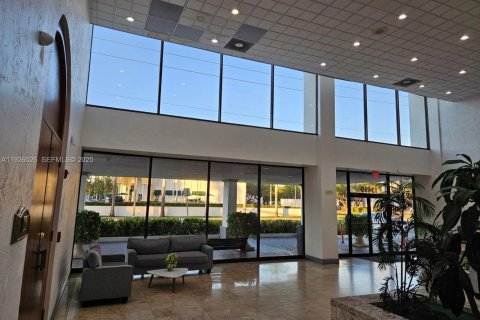 Купить коммерческую недвижимость в Норт-Майами, Флорида № 1986474 - фото 15