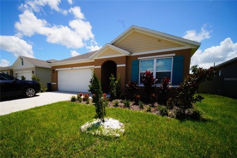 House in Haines City, Florida 3 bedrooms, 155.33 sq.m. № 1850925 - photo 1