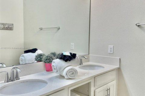 Copropriété à vendre à Kissimmee, Floride: 2 chambres, 110.18 m2 № 1938025 - photo 10