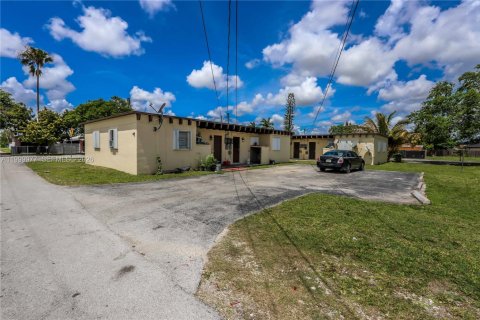 Immobilier commercial à vendre à Homestead, Floride: 125.05 m2 № 2067383 - photo 4