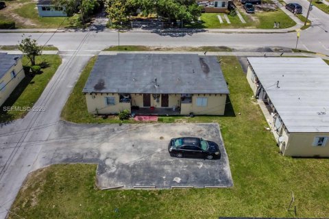 Immobilier commercial à vendre à Homestead, Floride: 125.05 m2 № 2067383 - photo 29