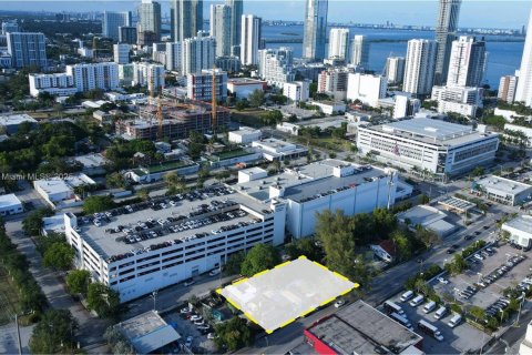 Immobilier commercial à vendre à Miami, Floride № 2297379 - photo 6