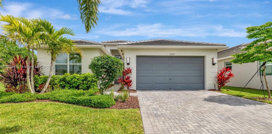 House in Port St. Lucie, Florida 4 bedrooms, 219.06 sq.m. № 1794709