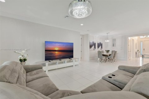 House in Port St. Lucie, Florida 4 bedrooms, 219.06 sq.m. № 1794709 - photo 18