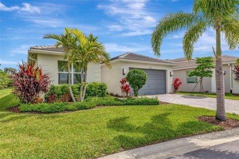 House in Port St. Lucie, Florida 4 bedrooms, 219.06 sq.m. № 1794709 - photo 2