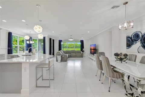 House in Port St. Lucie, Florida 4 bedrooms, 219.06 sq.m. № 1794709 - photo 7